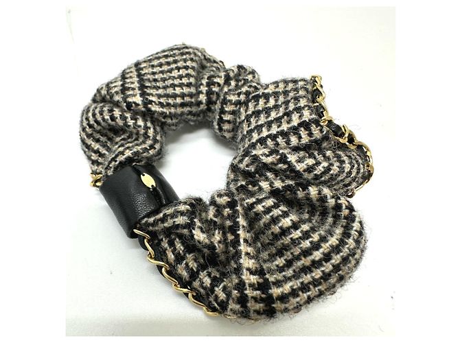 Chanel Coco Marchio Houndstooth Hair Chain Scrunchie Beige - vista 3