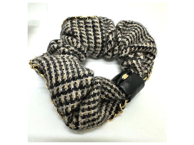 Chanel Coco Marchio Houndstooth Hair Chain Scrunchie Beige - vista 4