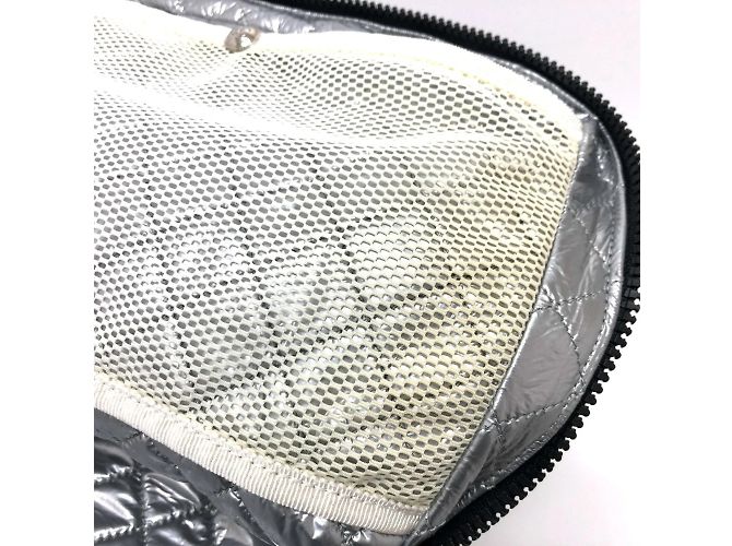 Borsa refrigerante Chanel Check Coco Mark Nero Bianco - vista 11