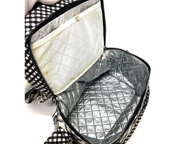 Borsa refrigerante Chanel Check Coco Mark Nero Bianco - vista 12