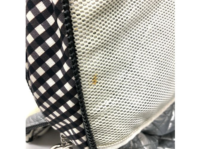 Borsa refrigerante Chanel Check Coco Mark Nero Bianco - vista 13