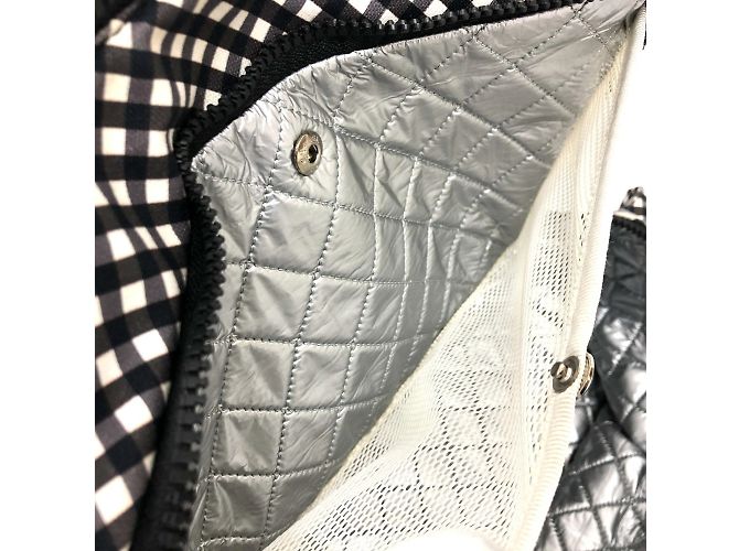 Borsa refrigerante Chanel Check Coco Mark Nero Bianco - vista 14