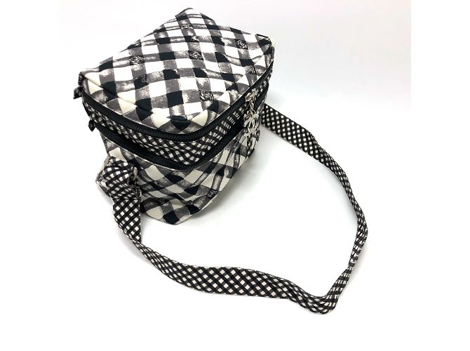 Borsa refrigerante Chanel Check Coco Mark Nero Bianco - vista 6