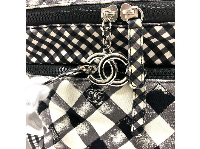 Borsa refrigerante Chanel Check Coco Mark Nero Bianco - vista 7