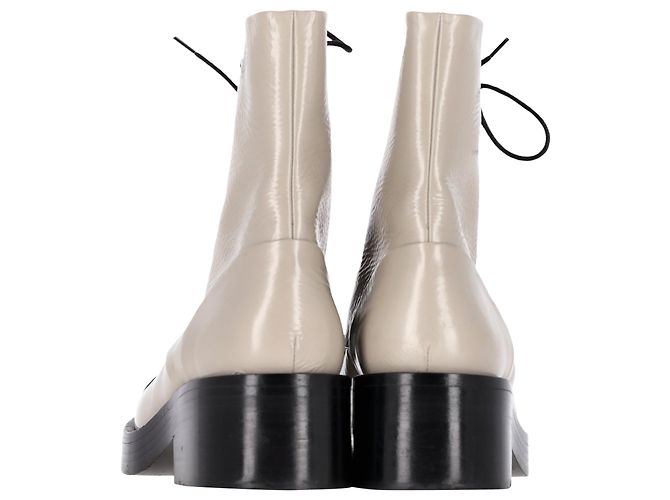 Timeless Beige Kalbsleder Schnürstiefel mit ineinandergreifendem CC-Logo von Chanel - Ansicht 5