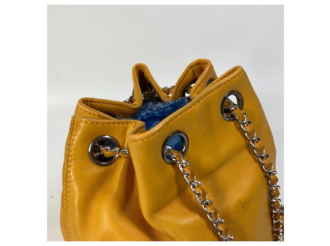 Gelber Lammleder-Rucksack von Chanel - Ansicht 11
