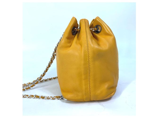 Gelber Lammleder-Rucksack von Chanel - Ansicht 3