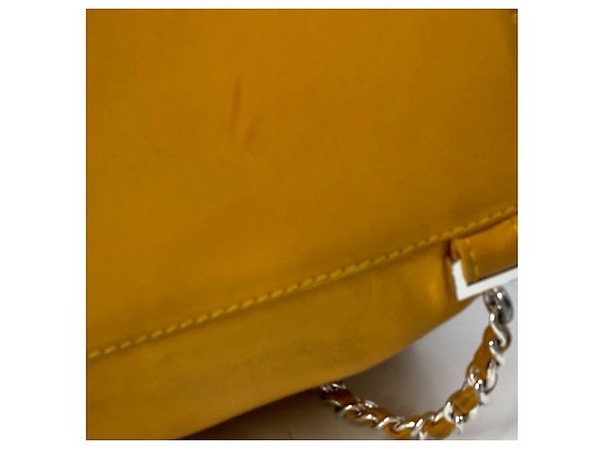 Gelber Lammleder-Rucksack von Chanel - Ansicht 6