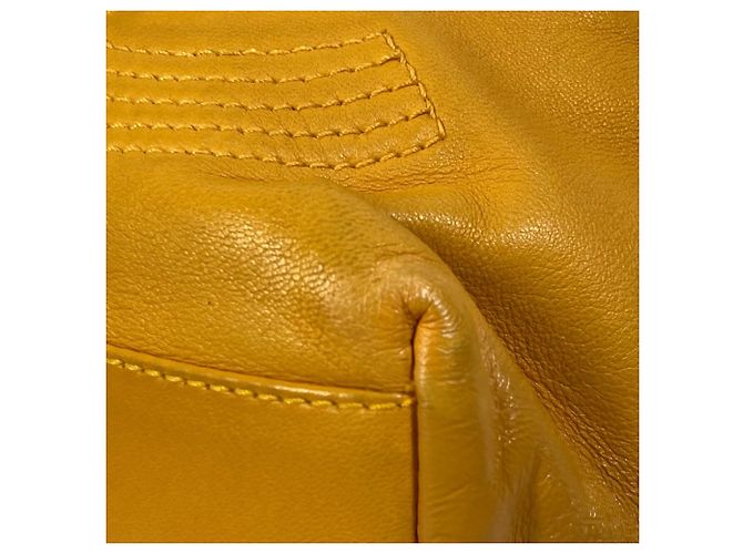 Gelber Lammleder-Rucksack von Chanel - Ansicht 7