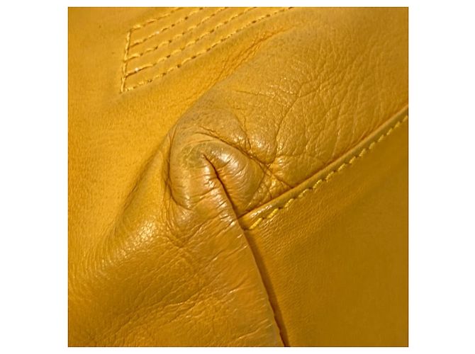Gelber Lammleder-Rucksack von Chanel - Ansicht 8