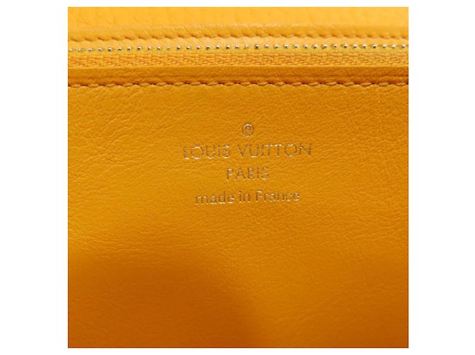Louis Vuitton Capucines Amarillo - vista 6