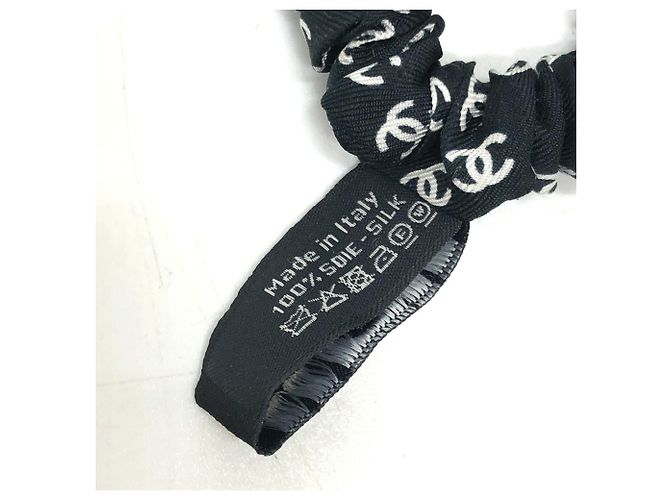 Scrunchie per capelli in nastro Chanel con logo Coco Nero Bianco - vista 3