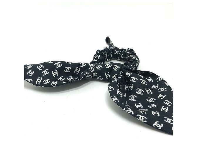 Scrunchie per capelli in nastro Chanel con logo Coco Nero Bianco - vista 7