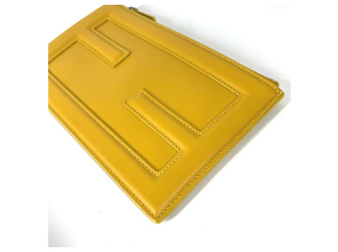 Pochette in pelle gialla Fendi Giallo - vista 4