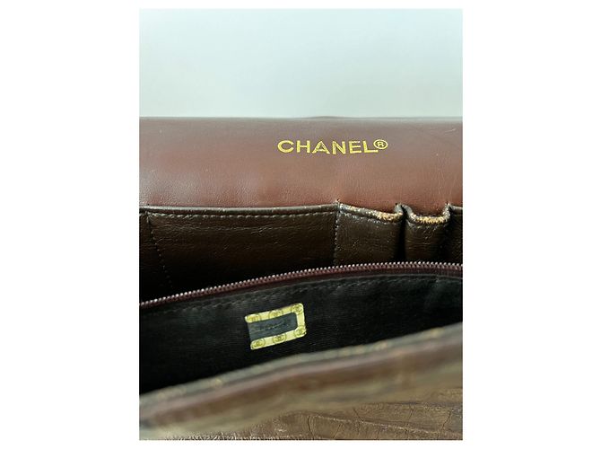 Borsa a spalla Chanel in pelle di alligatore, circa 1986. Marrone scuro - vista 10