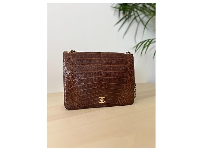 Borsa a spalla Chanel in pelle di alligatore, circa 1986. Marrone scuro - vista 2