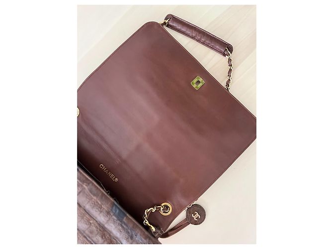 Borsa a spalla Chanel in pelle di alligatore, circa 1986. Marrone scuro - vista 6