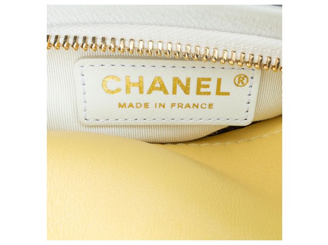 Bolsa Coco Beach Ball em couro de bezerro amarelo Chanel - vista 6