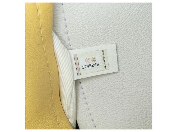 Bolsa Coco Beach Ball em couro de bezerro amarelo Chanel - vista 7