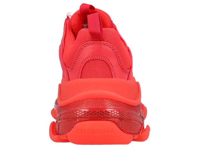 Sneaker Balenciaga Triple S con suola trasparente in rosso - vista 3