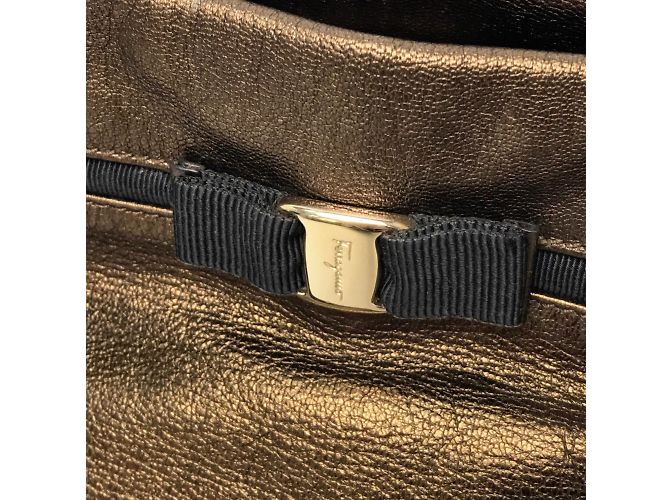 Borsa Tote Vala Ribbon di Salvatore Ferragamo D'oro - vista 9