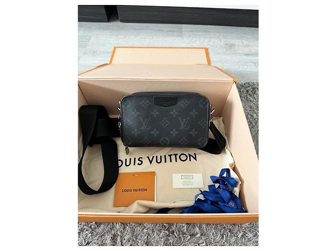 Monogramma indossabile Alpha di Louis Vuitton Nero - vista 2