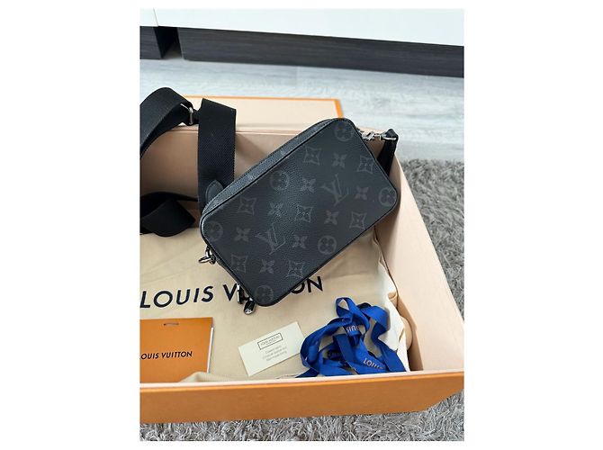 Monogramma indossabile Alpha di Louis Vuitton Nero - vista 3