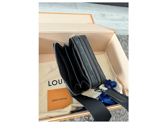 Monogramma indossabile Alpha di Louis Vuitton Nero - vista 5