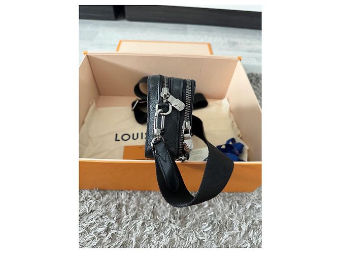 Monogramma indossabile Alpha di Louis Vuitton Nero - vista 6