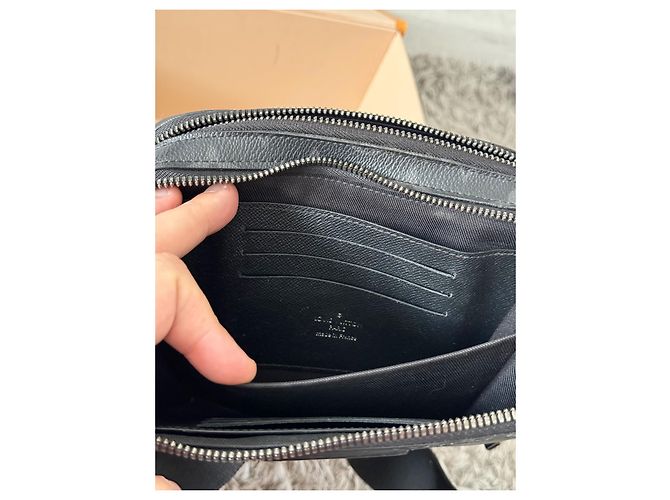 Monogramma indossabile Alpha di Louis Vuitton Nero - vista 7