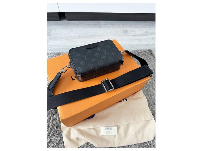 Monogramma indossabile Alpha di Louis Vuitton Nero - vista 8