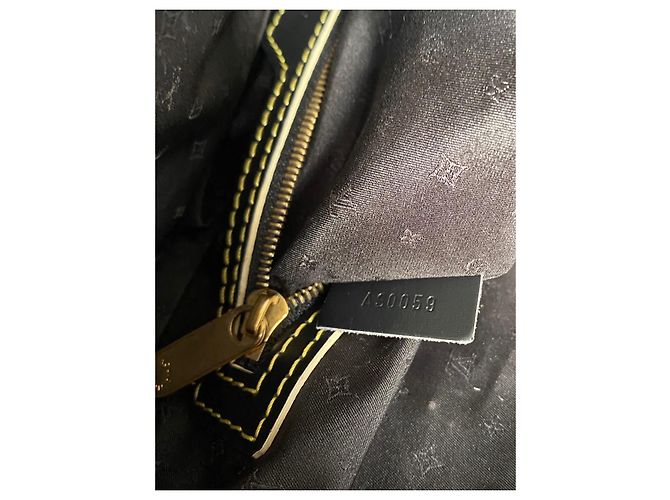 Borsa Louis Vuitton Lockit Suhali in pelle nera Nero - vista 21