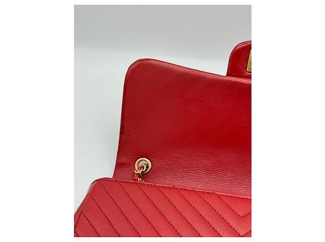 Timeless Chanel Lammfell Rock the Corner Chevron rote Tasche - Ansicht 10
