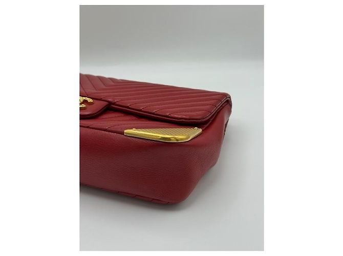 Timeless Chanel Lammfell Rock the Corner Chevron rote Tasche - Ansicht 8