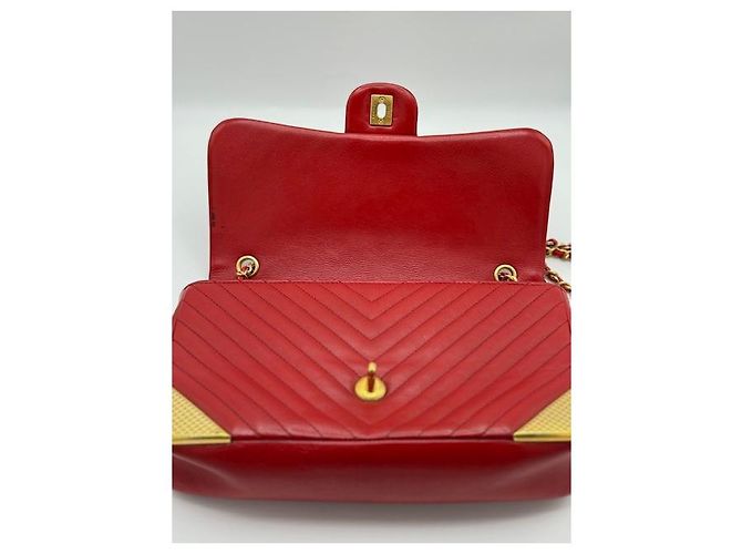 Timeless Chanel Lammfell Rock the Corner Chevron rote Tasche - Ansicht 9