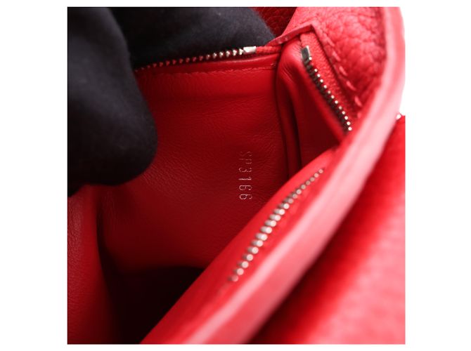 Borsa Louis Vuitton Parnassea Capucines PM in rosso M42237 - vista 17
