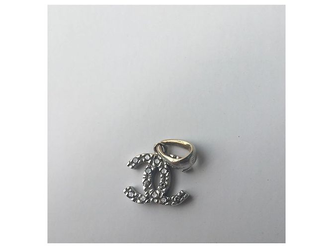 Collana Chanel Pendente Logo Oro Bianco e Giallo Diamanti D'oro - vista 3