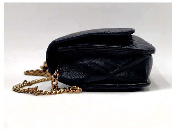 Wallet On Chain Cartera de cadena Chanel de piel de cordero acolchada negra con el emblema de Chanel - vista 10