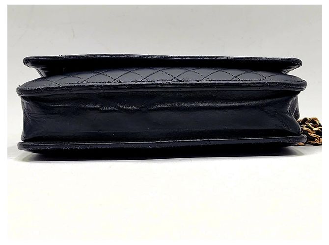 Wallet On Chain Cartera de cadena Chanel de piel de cordero acolchada negra con el emblema de Chanel - vista 11