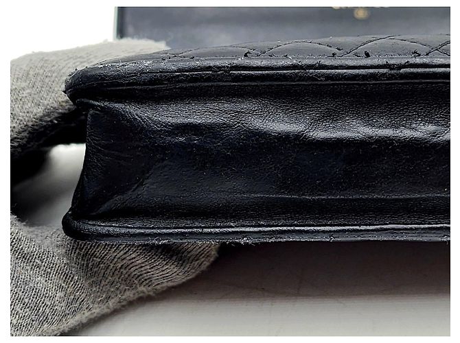 Wallet On Chain Cartera de cadena Chanel de piel de cordero acolchada negra con el emblema de Chanel - vista 12