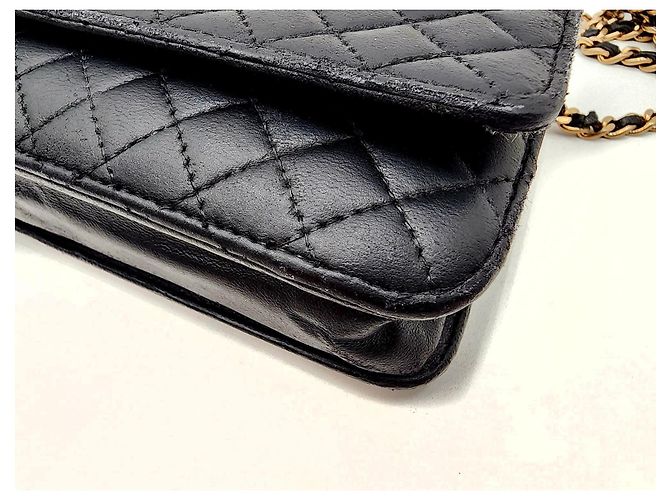 Wallet On Chain Cartera de cadena Chanel de piel de cordero acolchada negra con el emblema de Chanel - vista 14