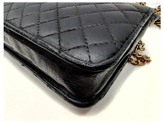 Wallet On Chain Cartera de cadena Chanel de piel de cordero acolchada negra con el emblema de Chanel - vista 15