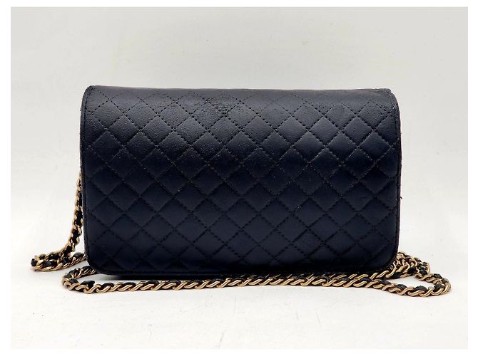Wallet On Chain Cartera de cadena Chanel de piel de cordero acolchada negra con el emblema de Chanel - vista 7