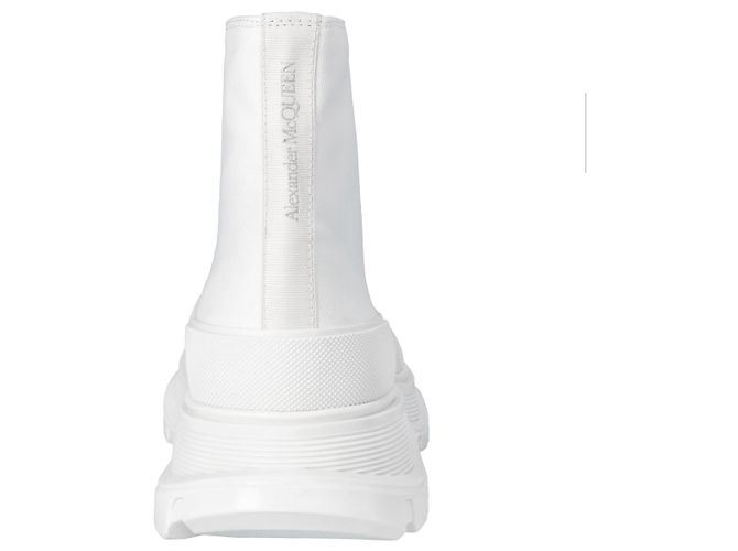 Stivale Tread Slick di Alexander McQueen in bianco - vista 3