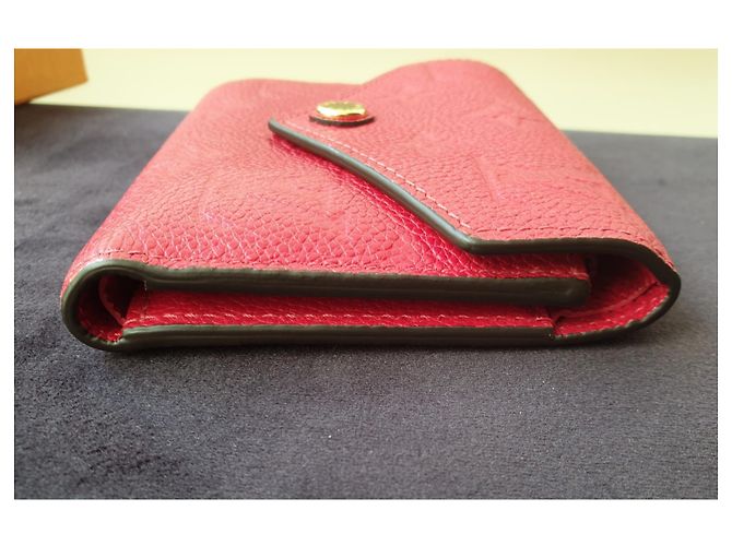 Louis Vuitton Cartera Victorine Escarlata Monogram Empreinte Cuero Roja - vista 11