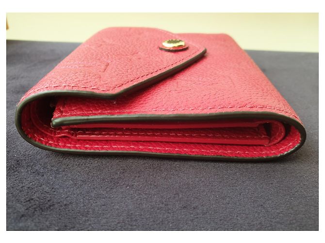 Louis Vuitton Cartera Victorine Escarlata Monogram Empreinte Cuero Roja - vista 12