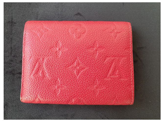 Louis Vuitton Cartera Victorine Escarlata Monogram Empreinte Cuero Roja - vista 4