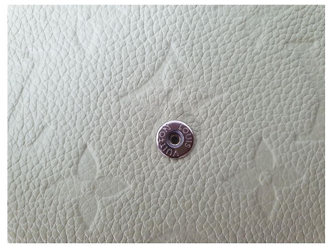 Louis Vuitton Carteira Rosalie Monogram Empreinte Couro Verde - vista 13