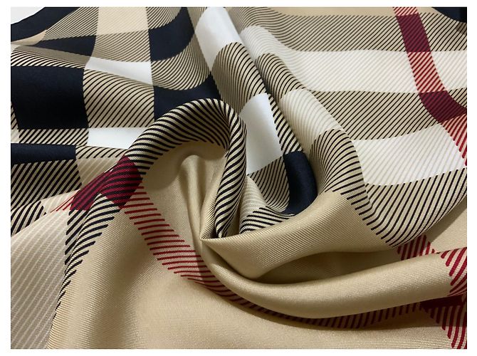 Foulard Burberry in seta beige tartan - vista 5