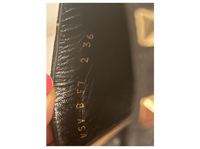 Mule con piattaforma Rockstud di Valentino Garavani Nero - vista 7